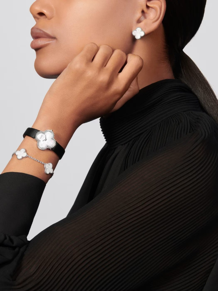 Браслет Van Cleef & Arpels Vintage Alhambra 5 мотивов VCARF48400