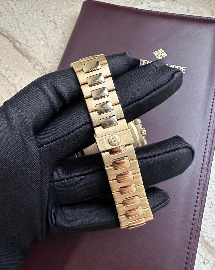 Часы Patek Philippe NAUTILUS YELLOW GOLD 3700/11