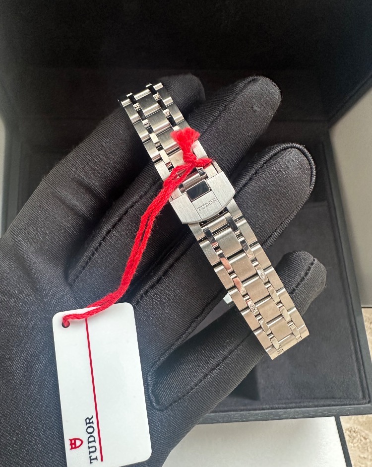 Часы Tudor ROYAL M28300-0002