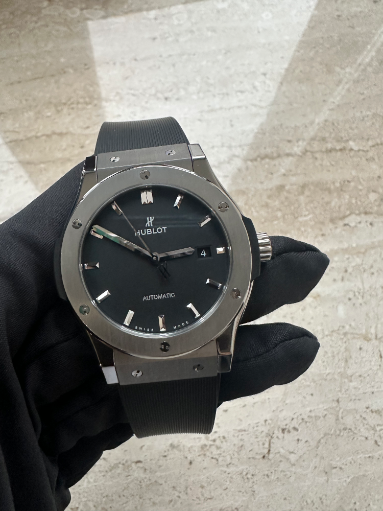 Часы Hublot Classic Fusion Titanium 542.NX.1171.RX