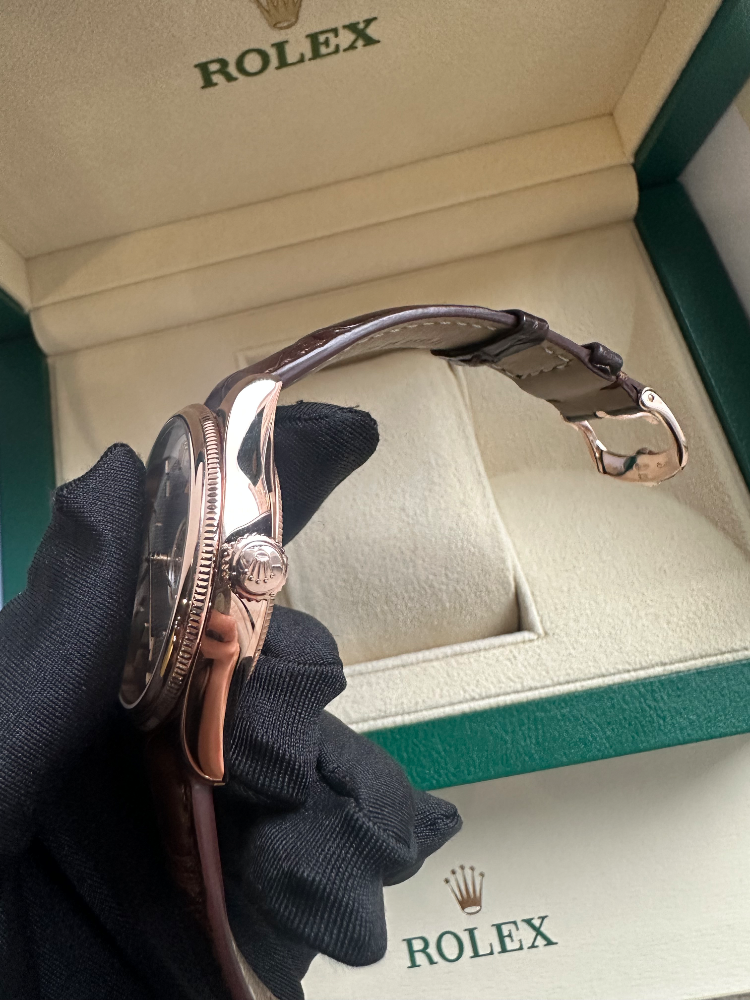 Часы Rolex Cellini Date Silver Dial 18K Rose Gold 50515