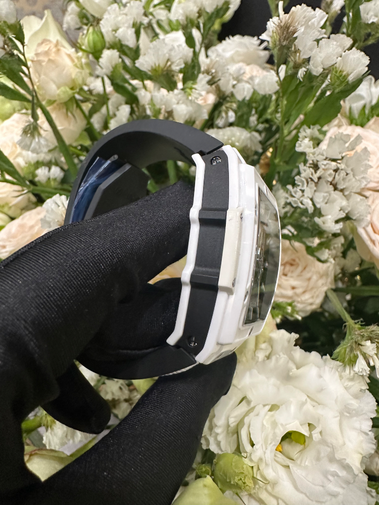 Часы Hublot Spirit of Big Bang White Ceramic 601.HX.0173.LR