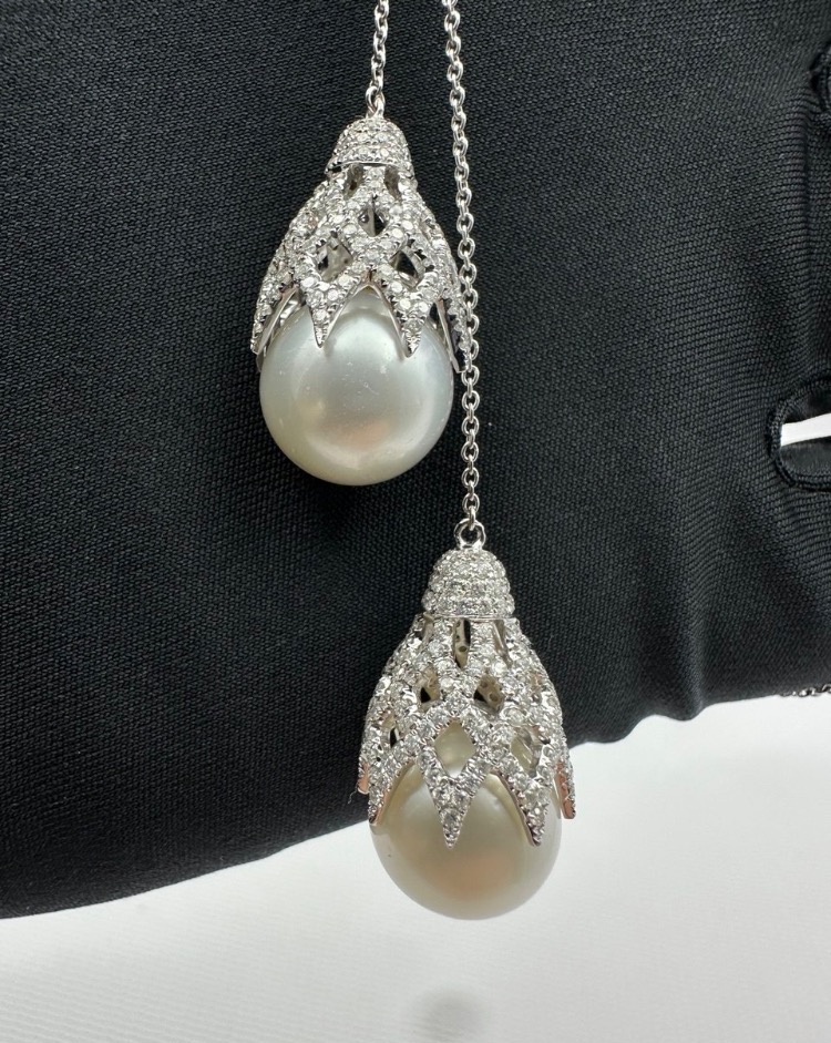 Подвеска RALFDIAMONDS С ЖЕМЧУГОМ И БРИЛЛИАНТАМИ.