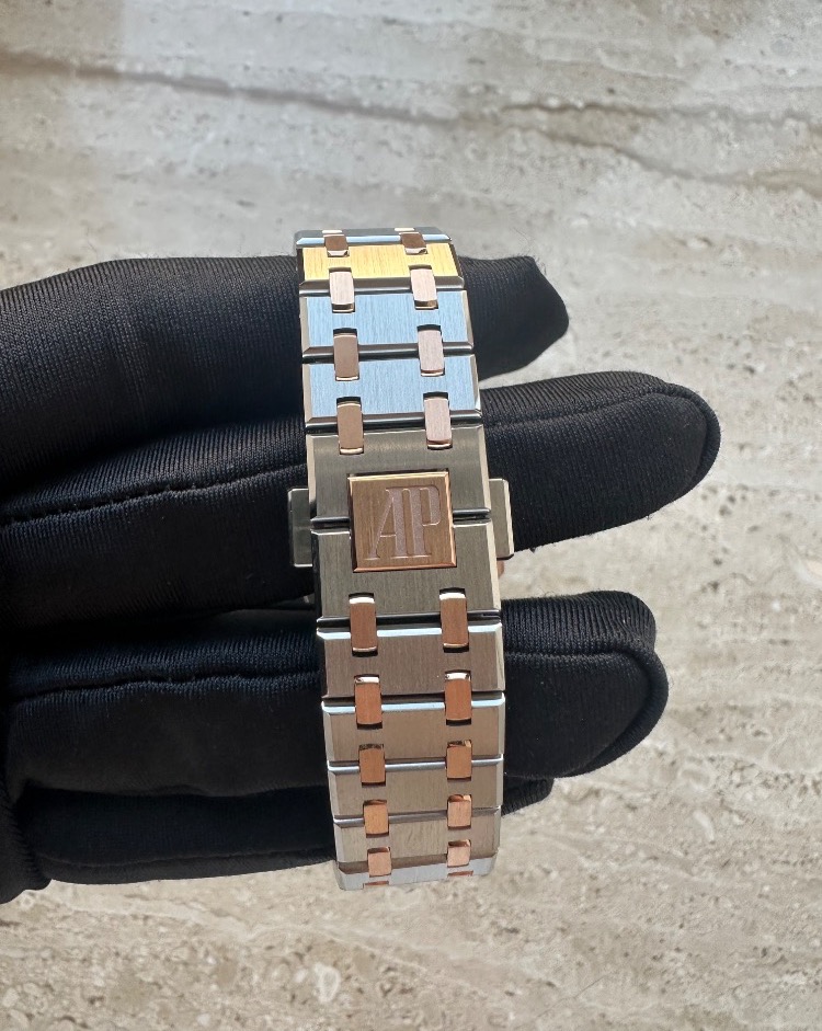 Часы AUDEMARS PIGUET Royal Oak Quartz Steel and Gold 67651SR.ZZ.1261SR.01