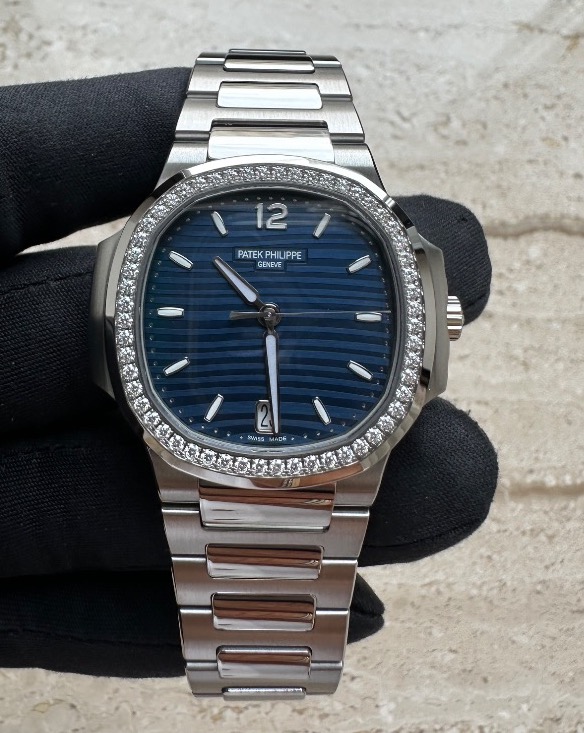 Часы Patek Philippe Nautilus Lady 7118/1200A-001