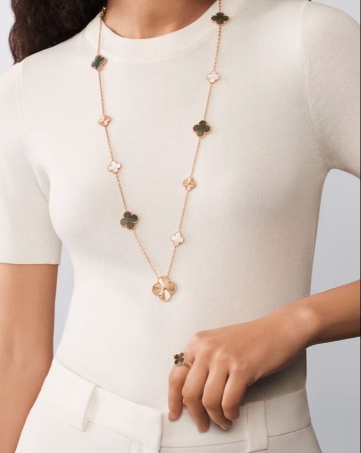 Кольцо Van Cleef & Arpels Vintage Alhambra reversible ring 18K rose gold Diamond Mother-of-pearl VCARPGV500