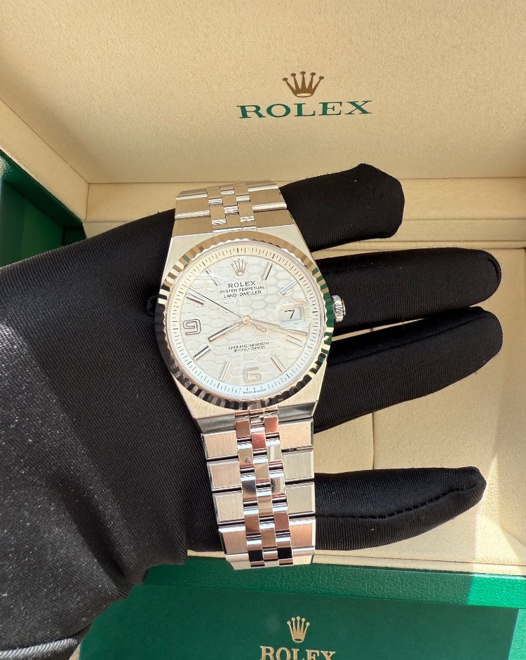 Часы Rolex LAND-DWELLER 40мм 127334-0001