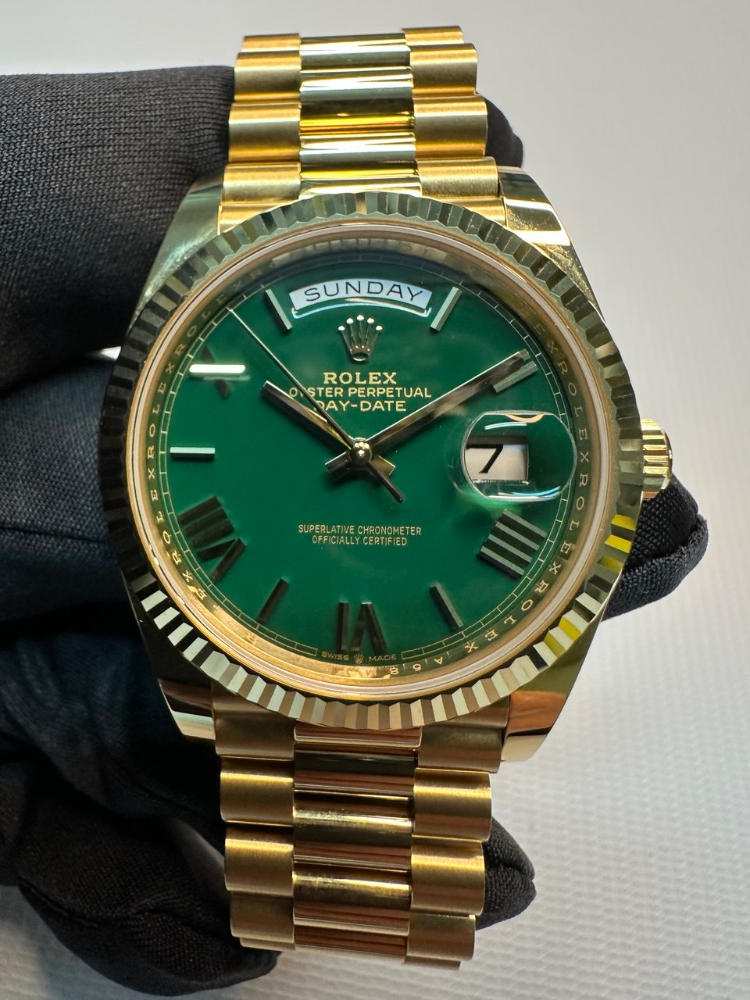Часы Rolex Day-Date 40 mm Yellow Gold 228238-0061