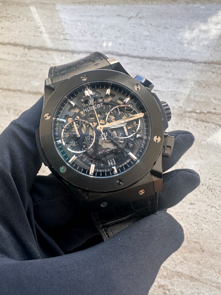 Часы Hublot Classic Fusion Black Magic 525.CM.0170.LR