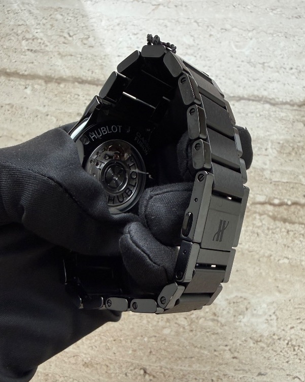 Часы Hublot Classic Fusion Automatic 42mm 548.CM.1170.CM