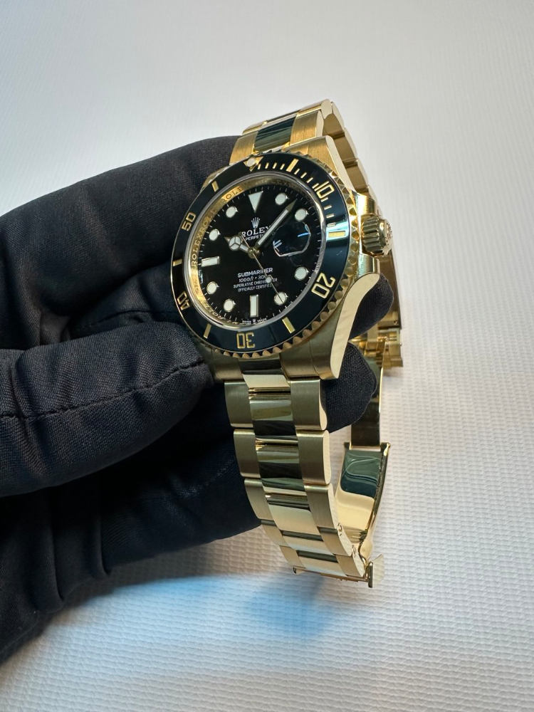 Часы Rolex Submariner Date 40mm Yellow Gold Ceramic 116618LN