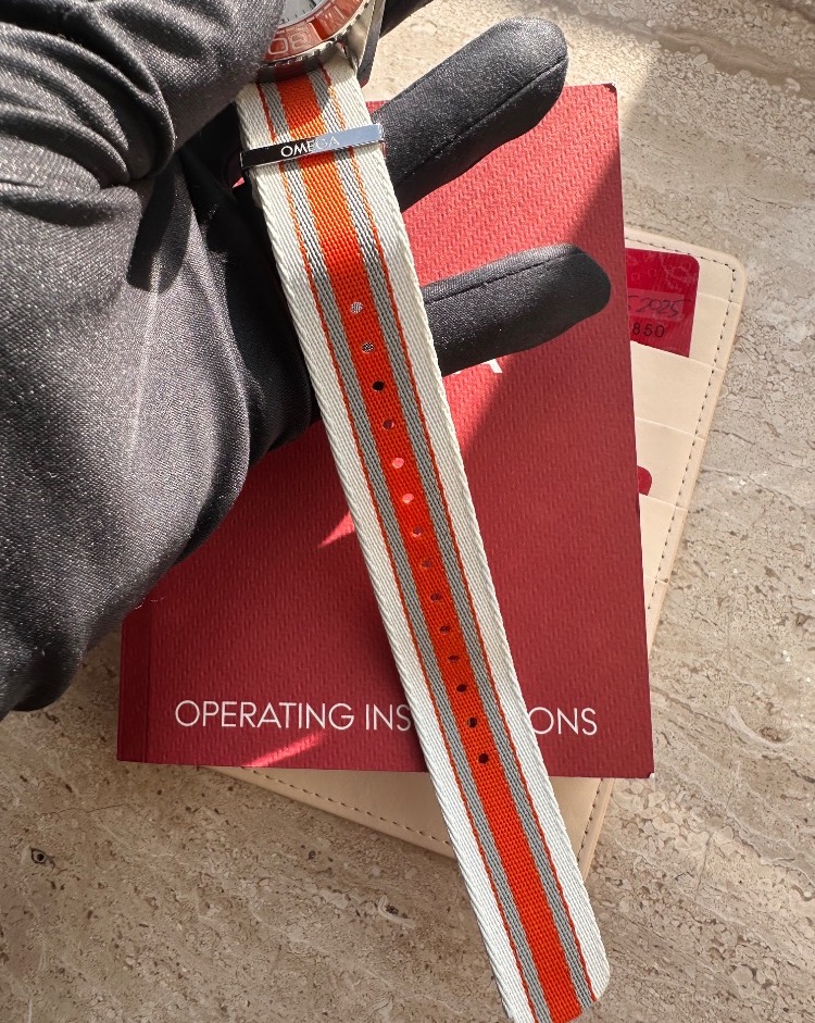 Часы Omega Seamaster Planet Ocean 600m 215.30.44.21.04.001