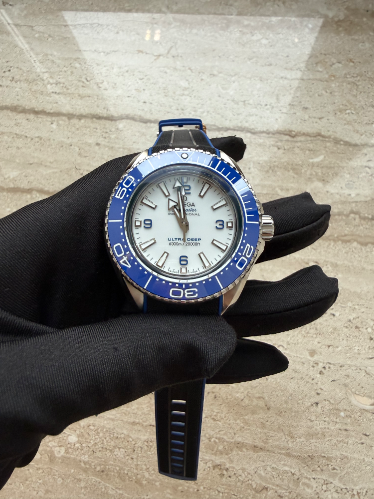 Часы Omega SEAMASTER PLANET OCEAN 6000M 215.32.46.21.04.001