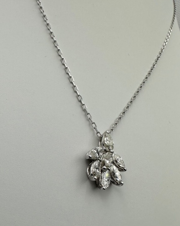 Подвеска No name с бриллиантами маркиз