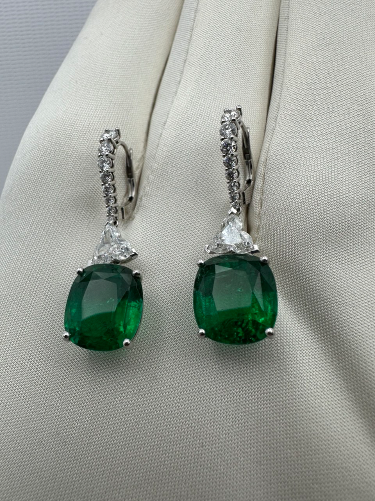Серьги No name с изумрудами 8 57/8 95ct Vivid Green.