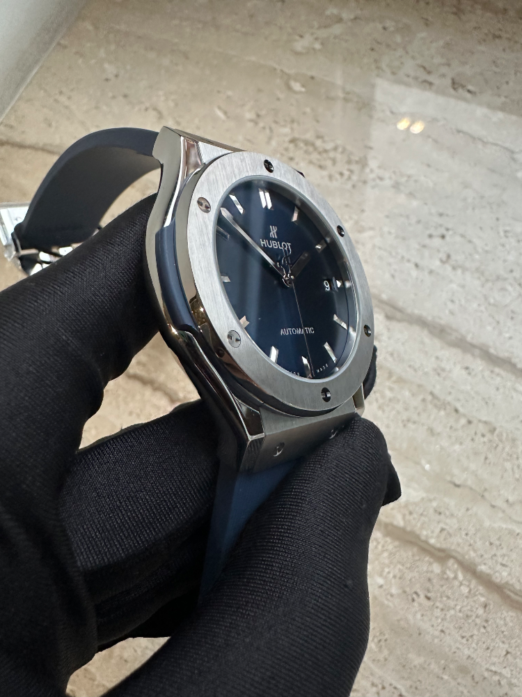 Часы Hublot Classic Fusion Titanium Blue 45 mm 511.NX.7170.RX