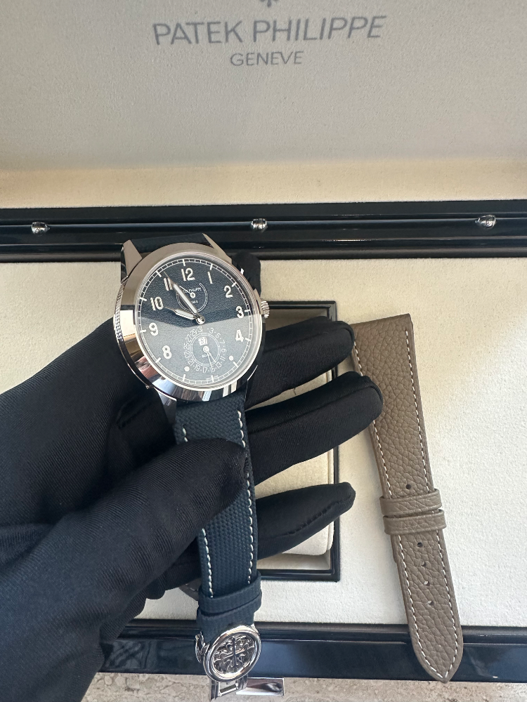 Часы Patek Philippe 8-DAY POWER RESERVE INSTANTANEOUS DAY AND DATE 5328G-001