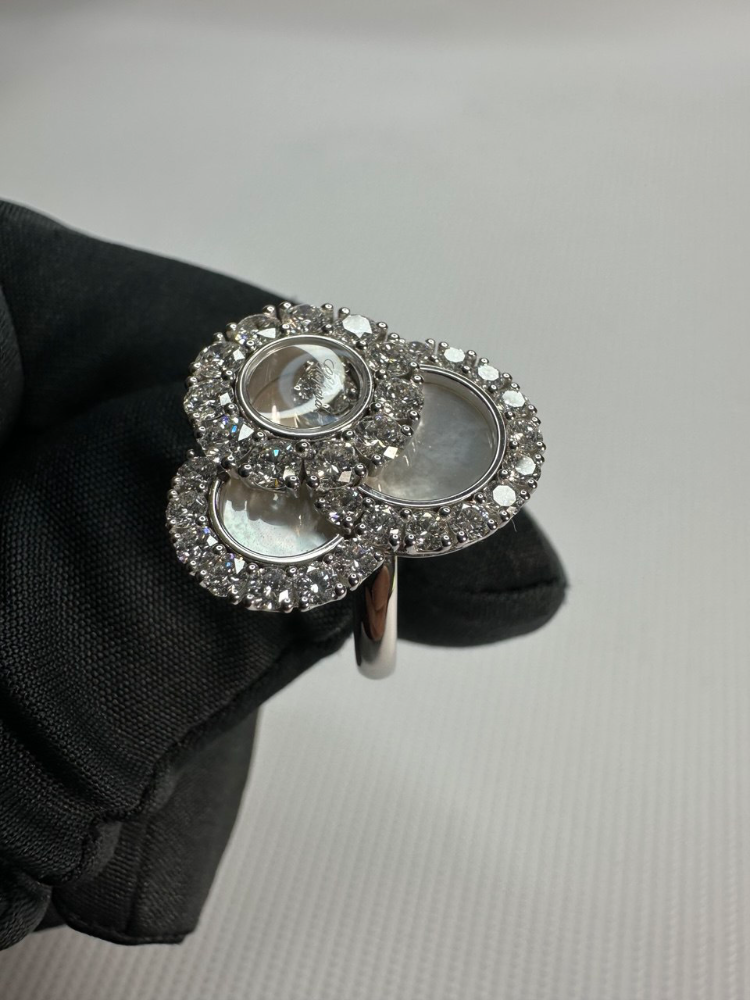 Кольцо с бриллиантом Chopard Happy Diamonds кольцо 829882-1010
