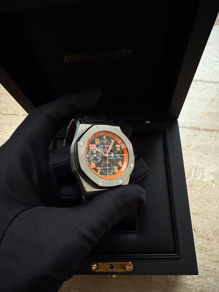 Часы AUDEMARS PIGUET Royal Oak Offshore Volcano Chronograph 26170ST.OO.D101CR.01