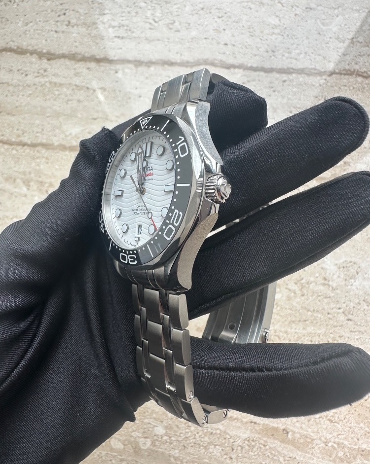 Часы Omega SEAMASTER DIVER 300M 42 мм 210.30.42.20.04.001