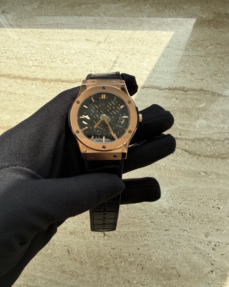 Часы Hublot Classic Fusion Ultra-Thin Skeleton King Gold 45 515.OX.0180.LR