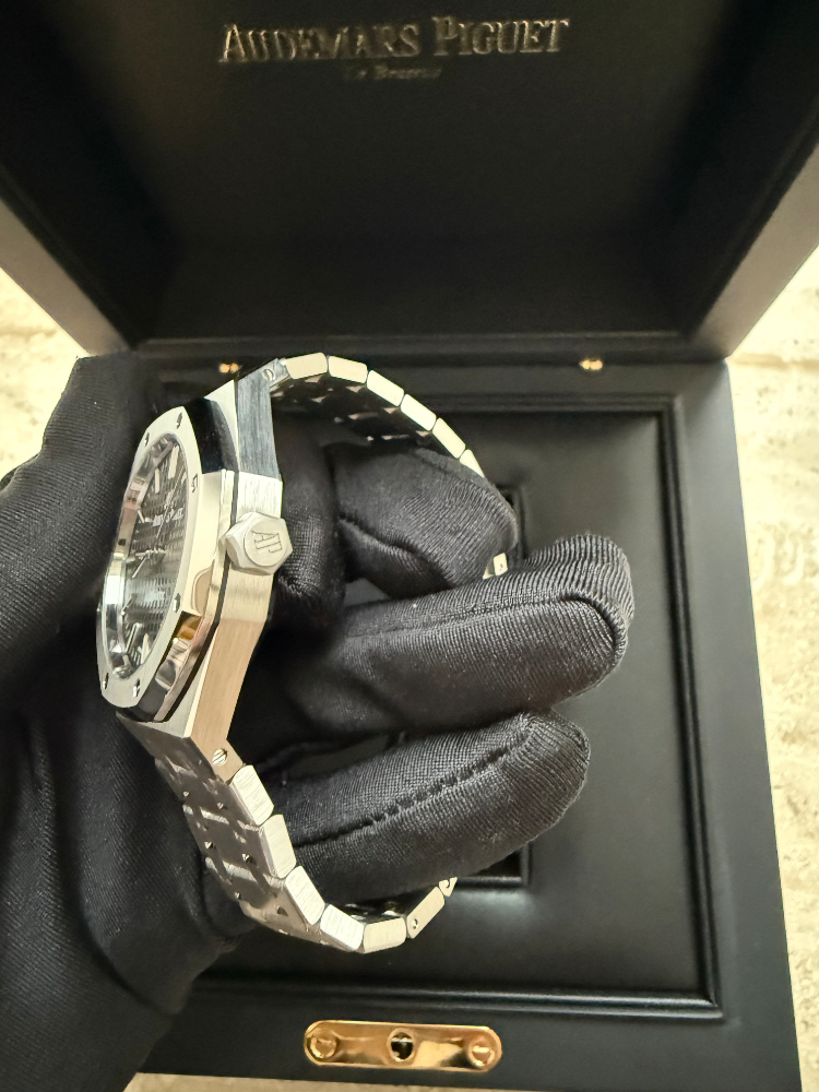 Часы AUDEMARS PIGUET ROYAL OAK 37 mm 15450ST.OO.1256ST.02