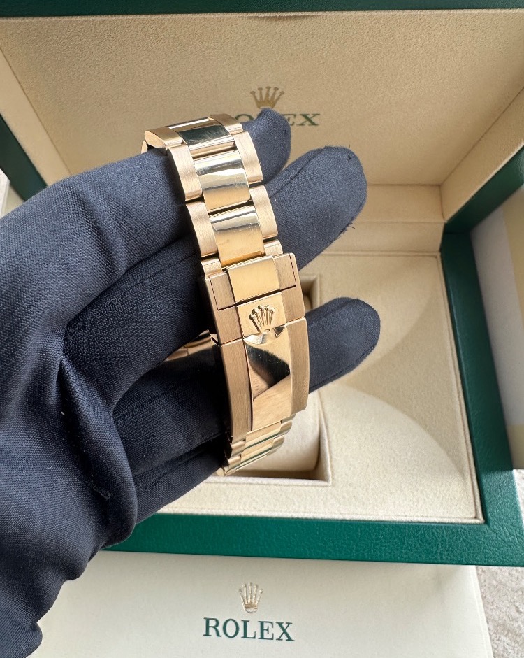 Часы Rolex Cosmograph Daytona 40 mm Yellow Gold 126508-0008