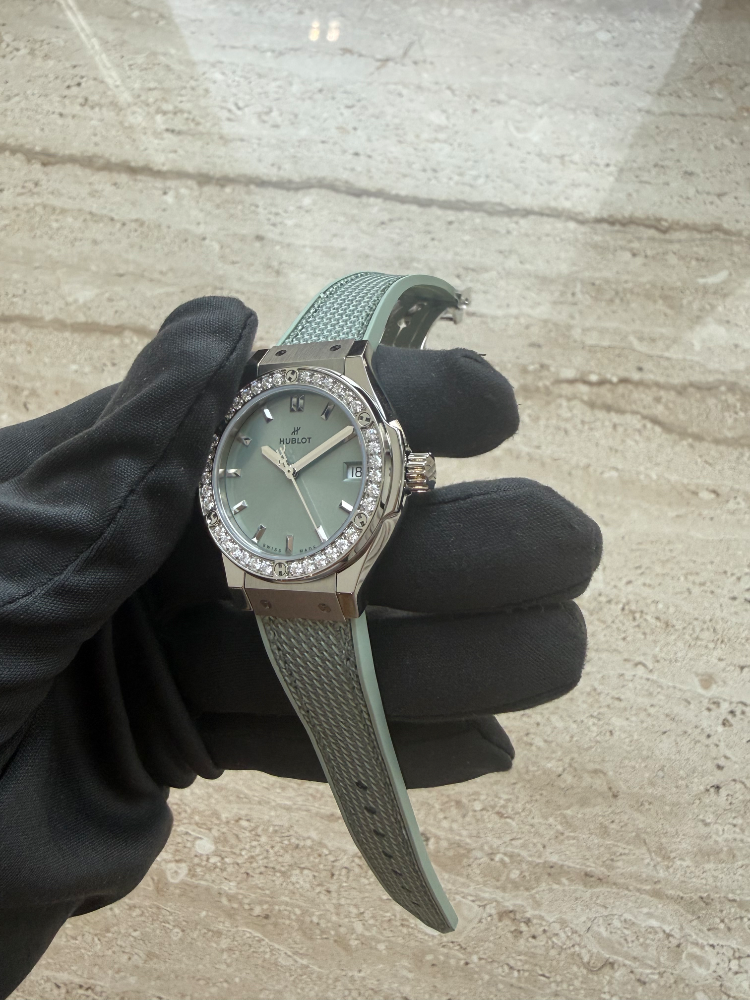 Часы Hublot CLASSIC FUSION 581.NX.891G.NR.1104