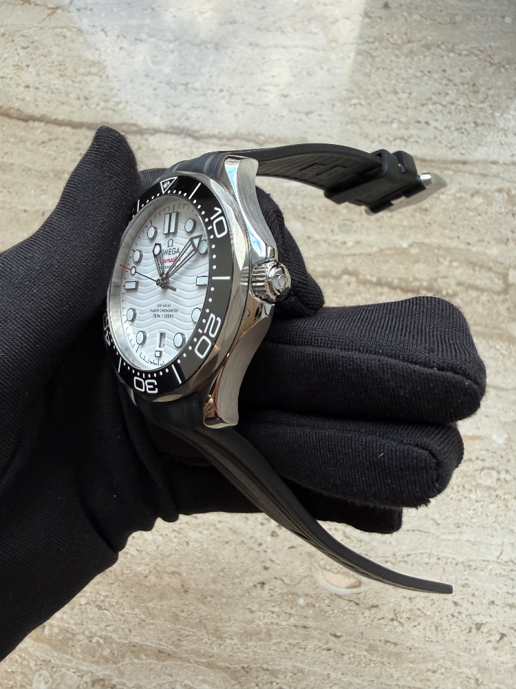 Часы Omega SEAMASTER DIVER 300M 210.32.42.20.04.001