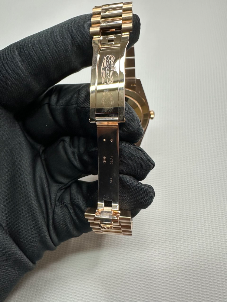Часы Rolex Day-Date 40 mm Everose Gold 228235-0002