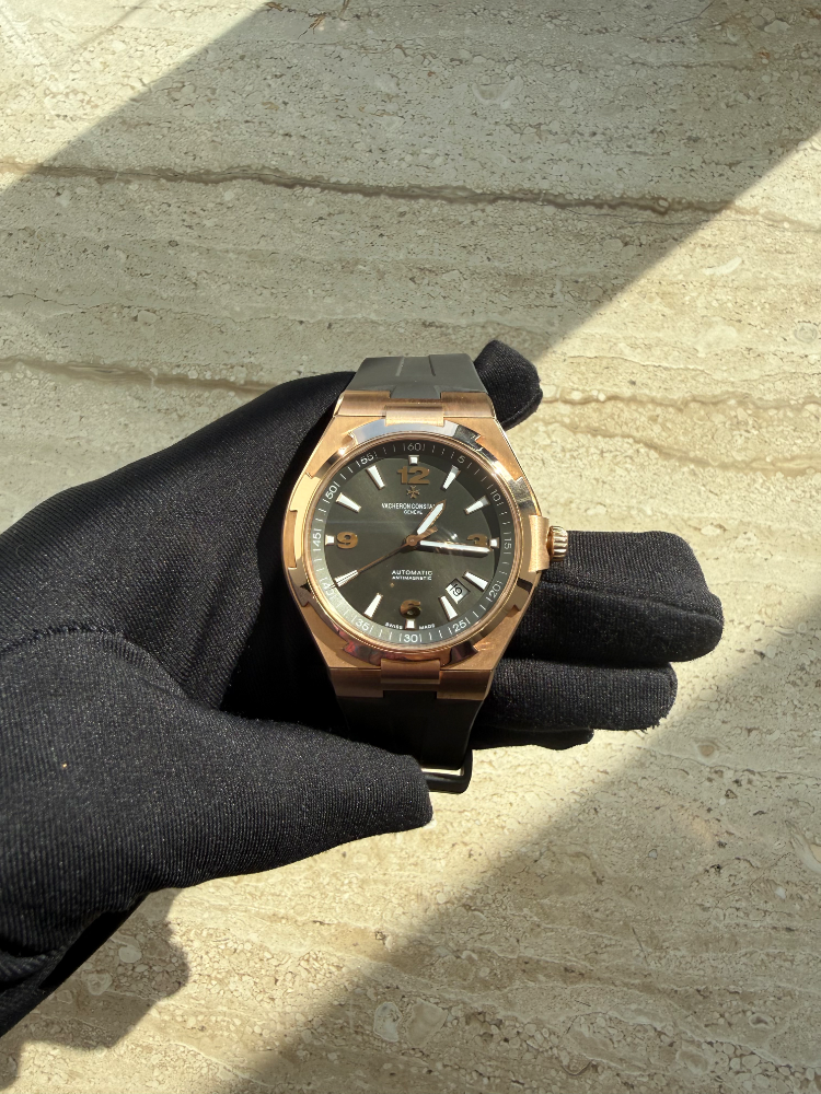 Часы Vacheron Constantin Overseas Date Automatic 47040/000R-9666