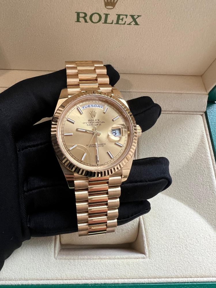 Часы Rolex Day-Data 40mm Yellow Gold 228238-0003
