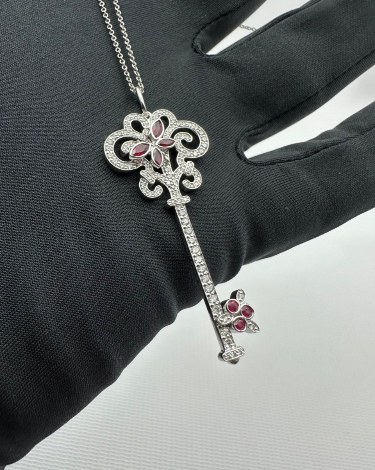 Подвеска Tiffany&Co. Tiffany Keys -ключ Enchant со стрекозой.