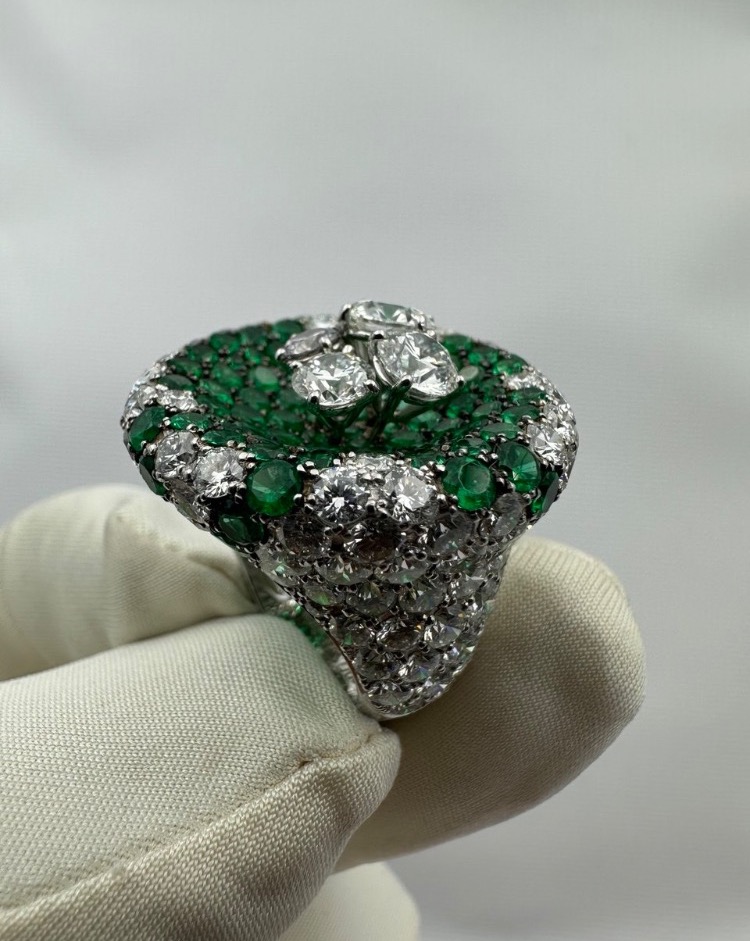 Кольцо De Grisogono из эксклюзивной коллекции Emerald and diamond