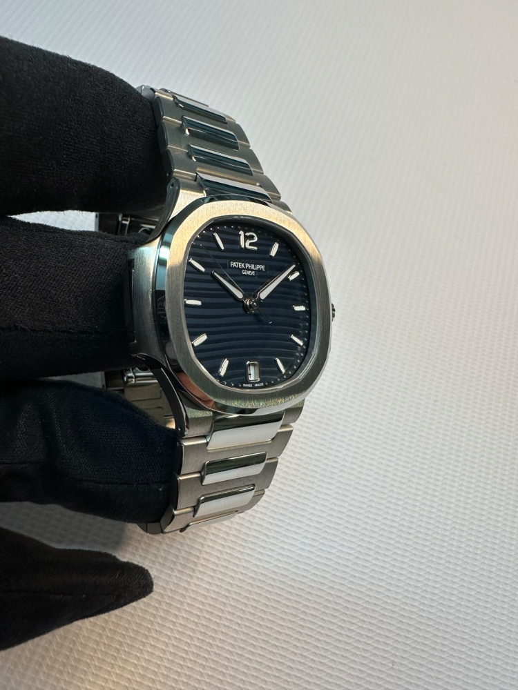 Часы Patek Philippe Nautilus Lady 7118/1A-001