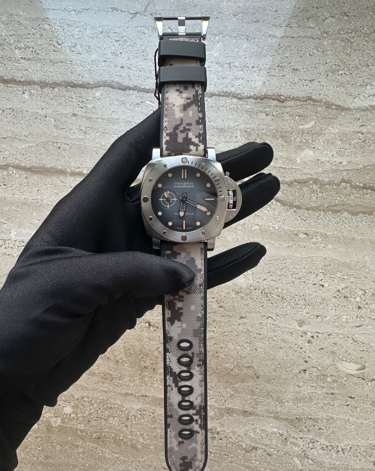 Часы Panerai Submersible QuarantaQuattro Navy SEALs PAM01518
