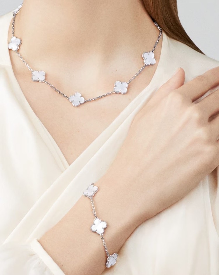 Браслет Van Cleef & Arpels Vintage Alhambra 5 мотивов VCARF48400