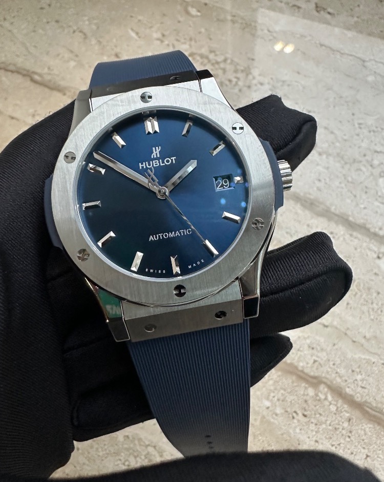 Часы Hublot Classic Fusion Titanium Blue 45 mm 511.NX.7170.RX