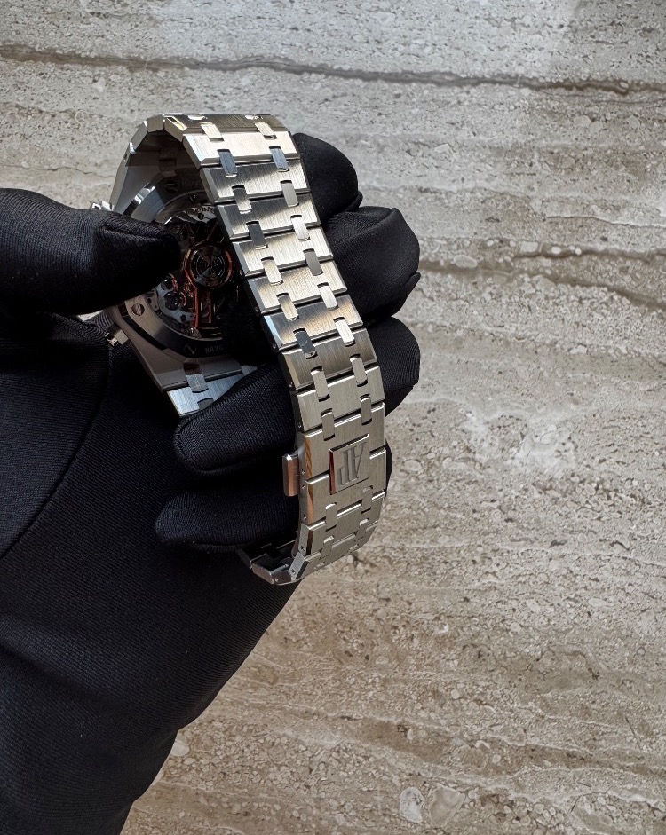 Часы AUDEMARS PIGUET ROYAL OAK SELFWINDING CHRONOGRAPH 41 MM 26240ST.OO.1320ST.07