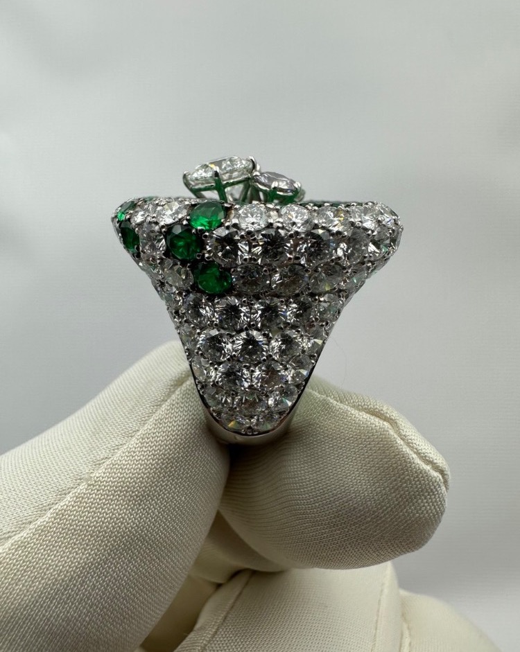 Кольцо De Grisogono из эксклюзивной коллекции Emerald and diamond