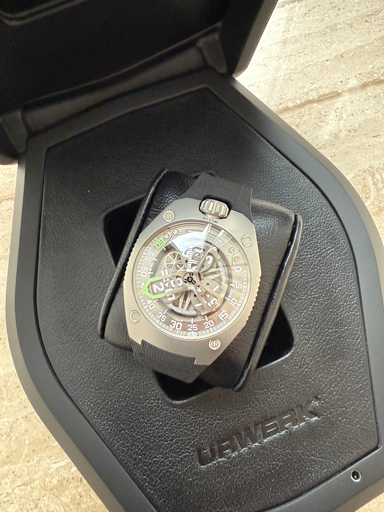 Часы Urwerk UR-150 Scorpion Titan