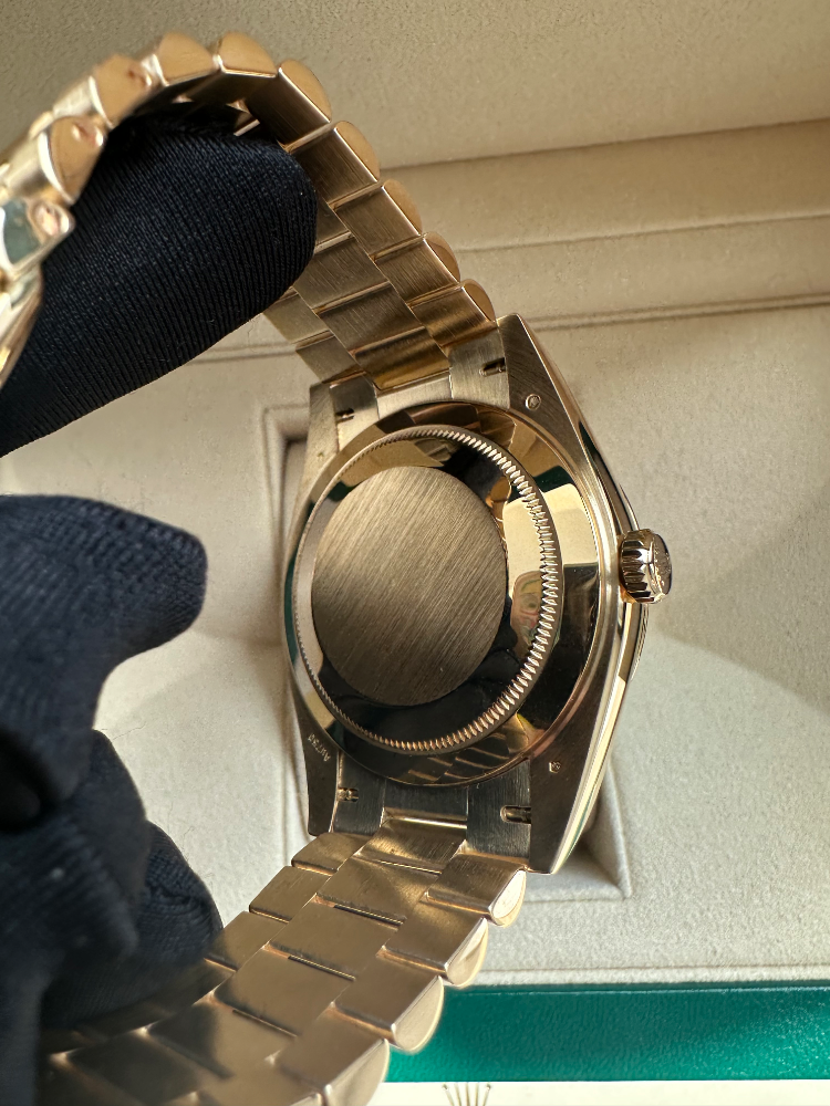 Часы Rolex Day-Date 40 mm 228238