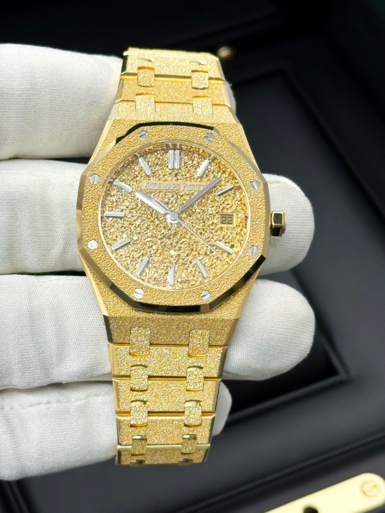 Часы AUDEMARS PIGUET ROYAL OAK FROSTED GOLD 77450BA.GG.1361BA.01