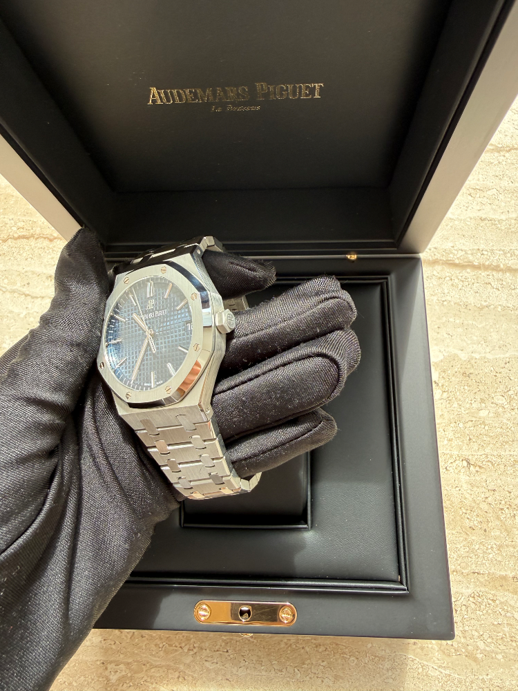 Часы AUDEMARS PIGUET Royal Oak Selfwinding 41 mm 15500ST.OO.1220ST.01