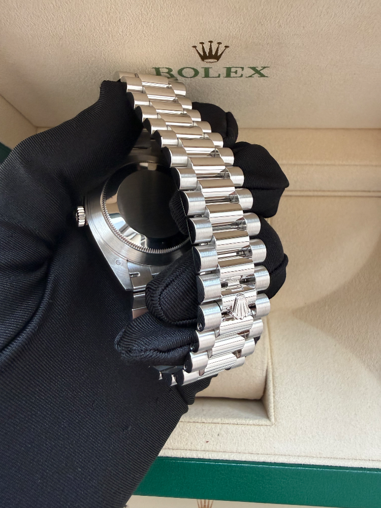 Часы Rolex Day-Date 40 mm Platinum 228206-0004