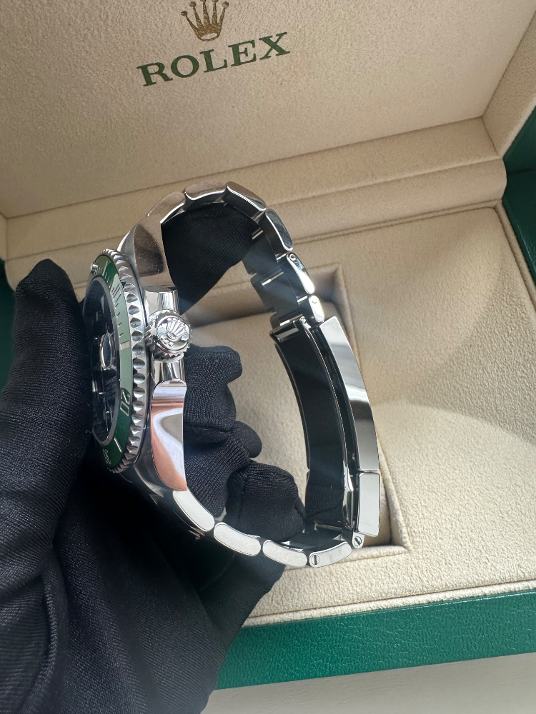 Часы Rolex Submariner Date Oyster Perpetual 126610LV-0002.