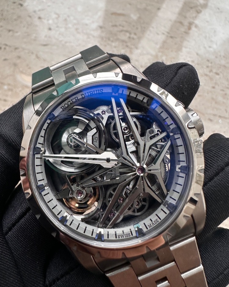 Часы Roger Dubuis EXCALIBUR MONOBALANCIER TITANIUM DBEX0956 42mm Automatic self-winding