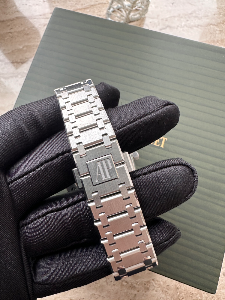 Часы AUDEMARS PIGUET ROYAL OAK JUMBO EXTRA-THIN 50TH ANNIVERSARY 39мм 16202ST.OO.1240ST.01