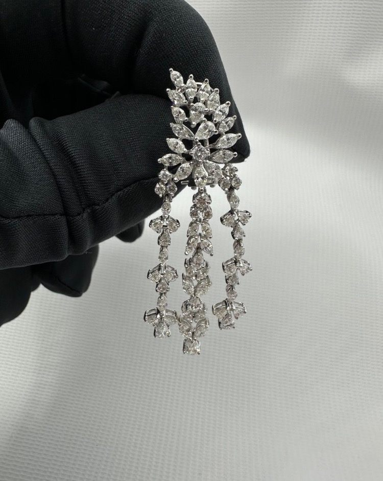 Серьги RALFDIAMONDS с бриллиантами груша и маркиз.