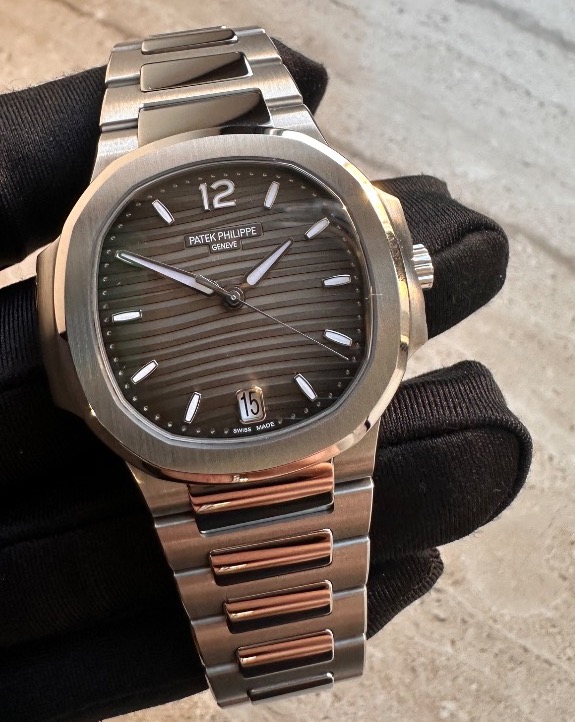 Часы Patek Philippe NAUTILUS LADY 7118/1A-011